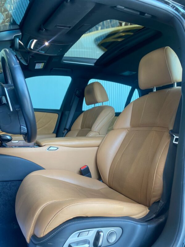 LEXUS LS-350 - Image 9