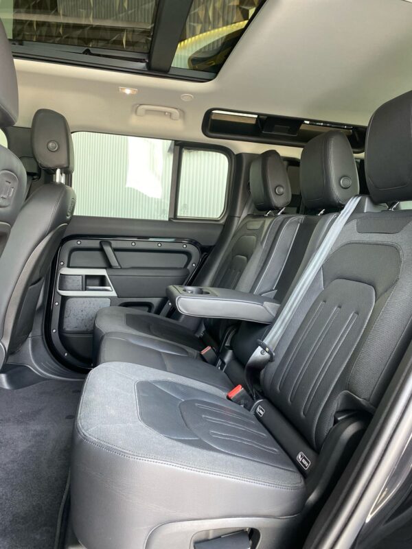 LAND ROVER DEFENDER SE - Image 9