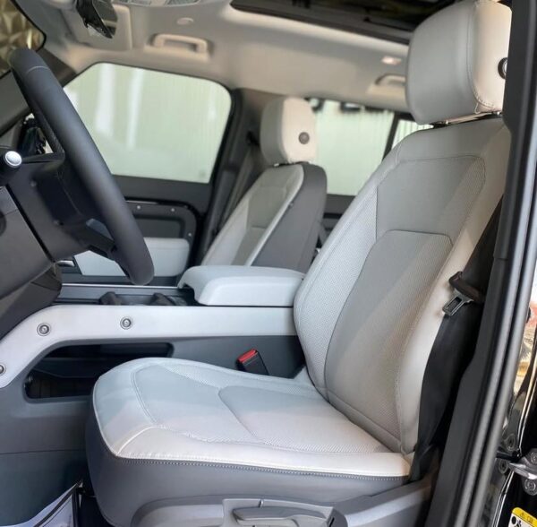 LAND ROVER DEFENDER P300 S - Image 9