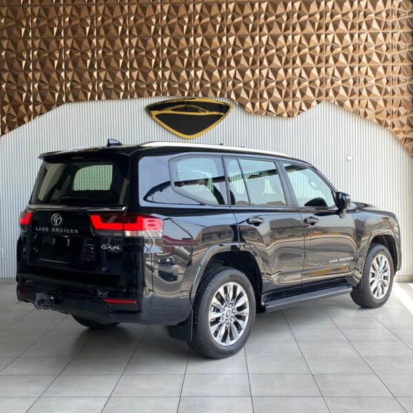 TOYOTA LAND CRUISER GXR V6 4.0 - Image 5