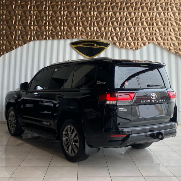TOYOTA LAND CRUISER GXR TWIN TURBO - Image 6