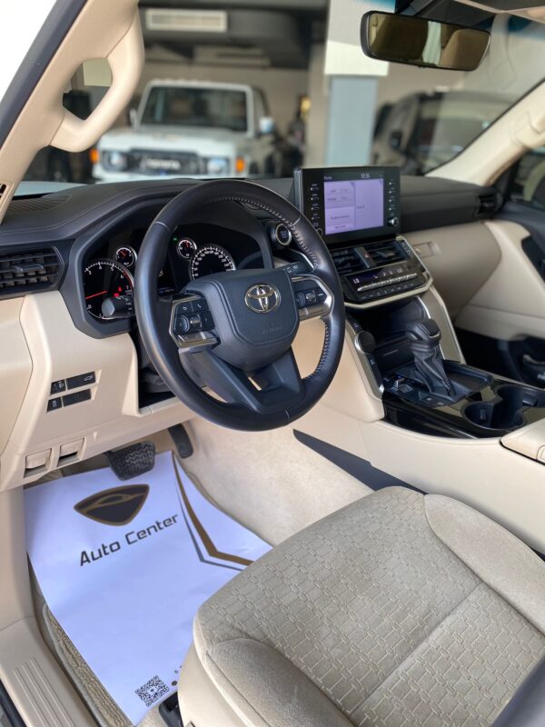 TOYOTA LAND CRUISER GXR V6 2023 - Image 8