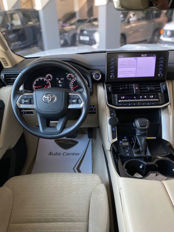 TOYOTA LAND CRUISER GXR V6 2023 - Image 7