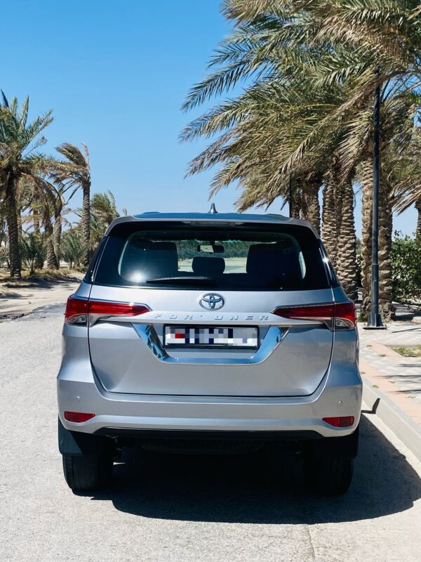 TOYOTA FORTUNER - Image 4