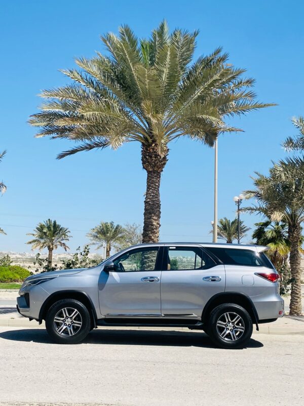 TOYOTA FORTUNER - Image 3