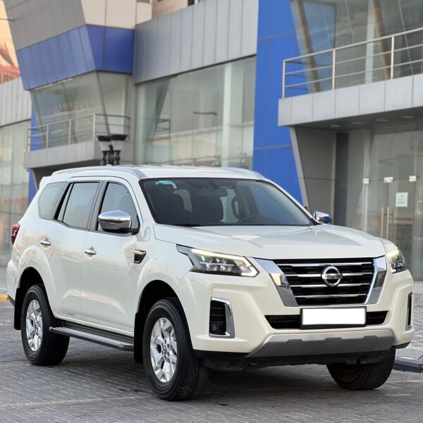 NISSAN XTERRA TITANIUM - Image 2