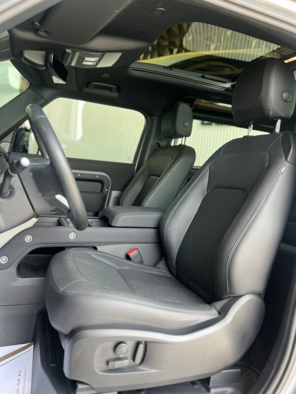 LAND ROVER DEFENDER 90 SE P300 - Image 9