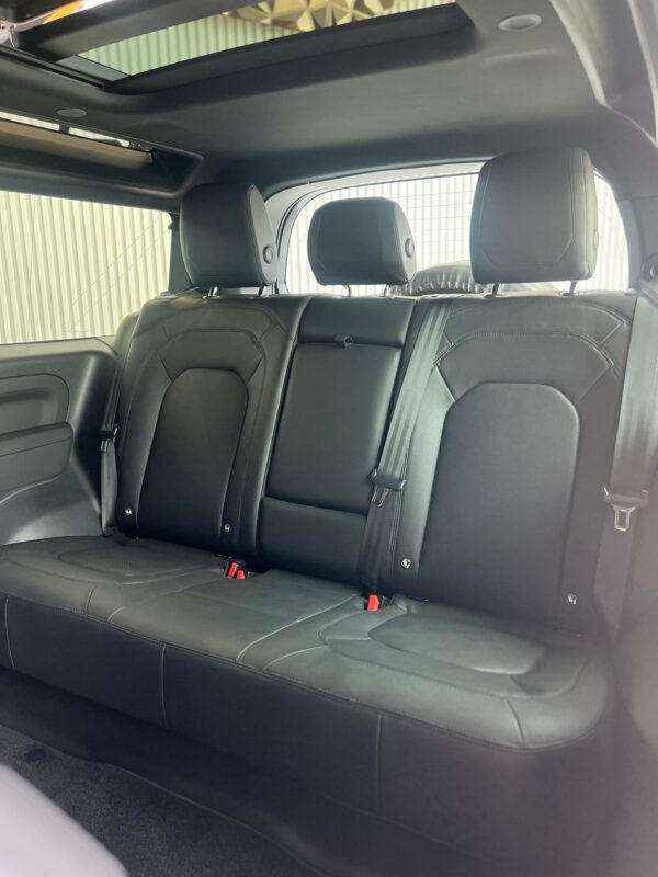 LAND ROVER DEFENDER 90 SE P300 - Image 10
