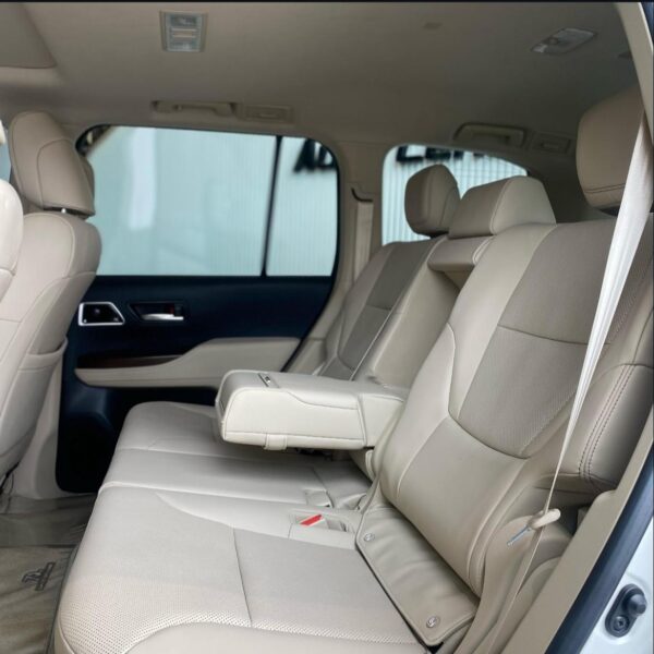 TOYOTA LAND CRUISER GXR TWIN TURBO - Image 10