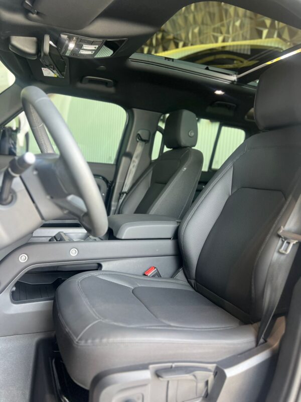 LAND ROVER DEFENDER 110 S P300 - Image 9