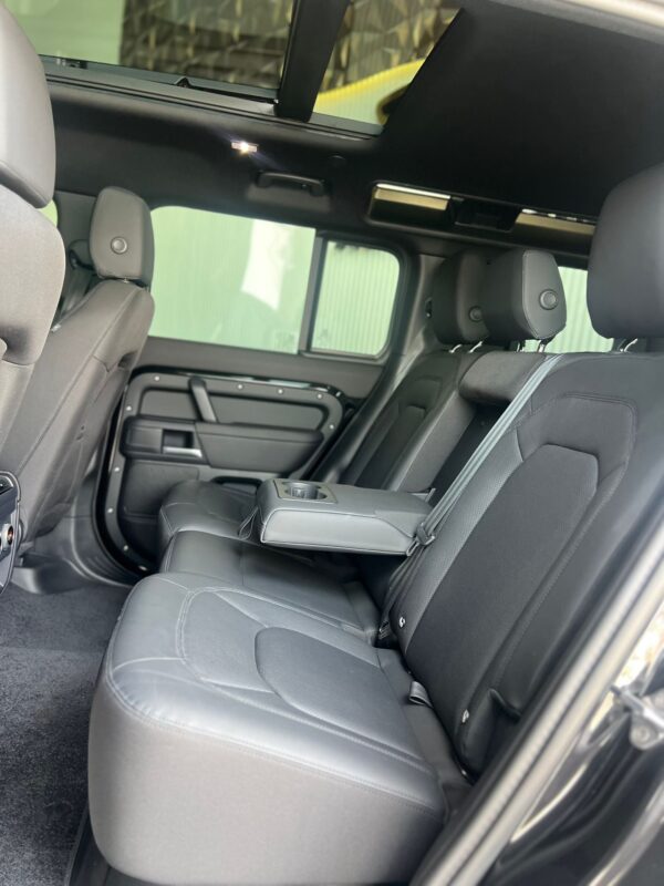 LAND ROVER DEFENDER 110 S P300 - Image 10