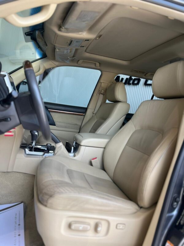 TOYOTA LAND CRUISER GXR V8 - Image 9