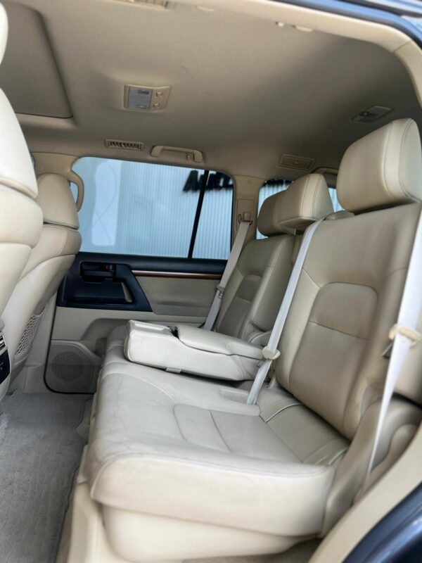 TOYOTA LAND CRUISER GXR V8 - Image 10