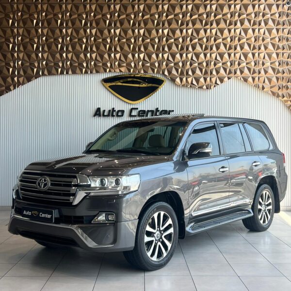 TOYOTA LAND CRUISER GXR V8 - Image 2