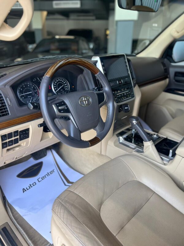 TOYOTA LAND CRUISER GXR V8 - Image 8