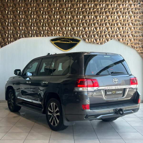 TOYOTA LAND CRUISER GXR V8 - Image 6