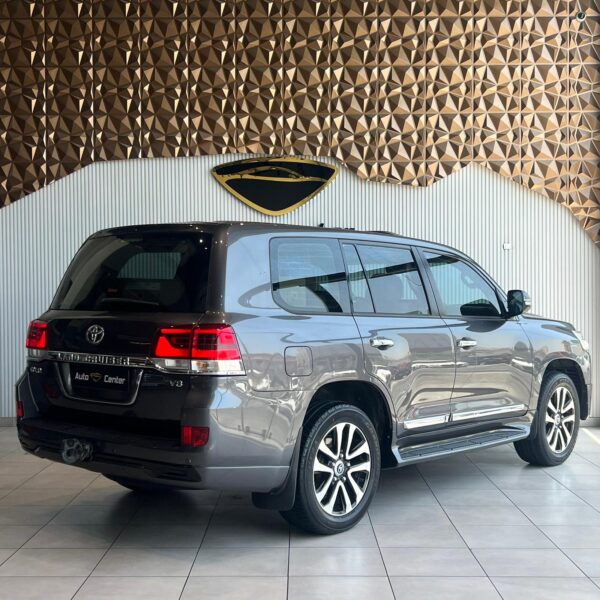 TOYOTA LAND CRUISER GXR V8 - Image 5