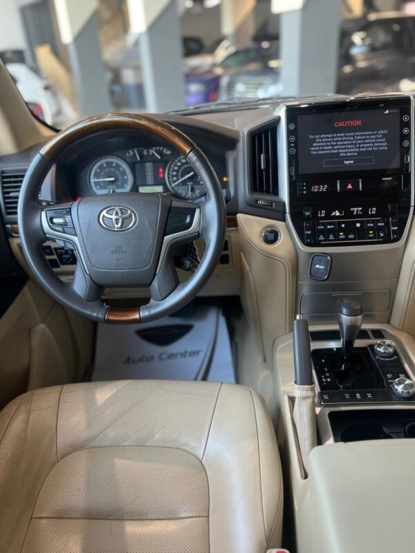 TOYOTA LAND CRUISER GXR V8 - Image 7
