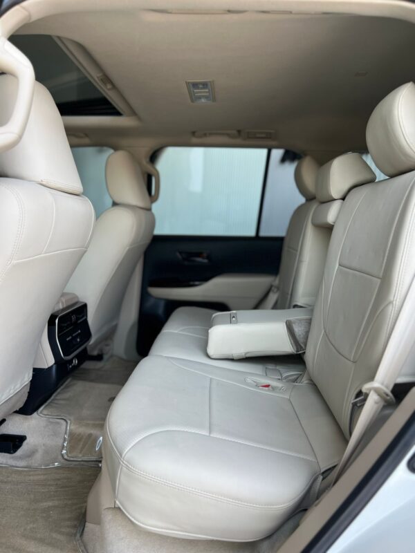 TOYOTA LAND CRUISER GXR V6 4.0 - Image 10