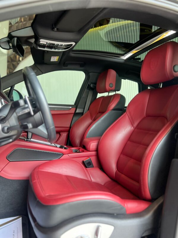 PORSCHE MACAN T - Image 9