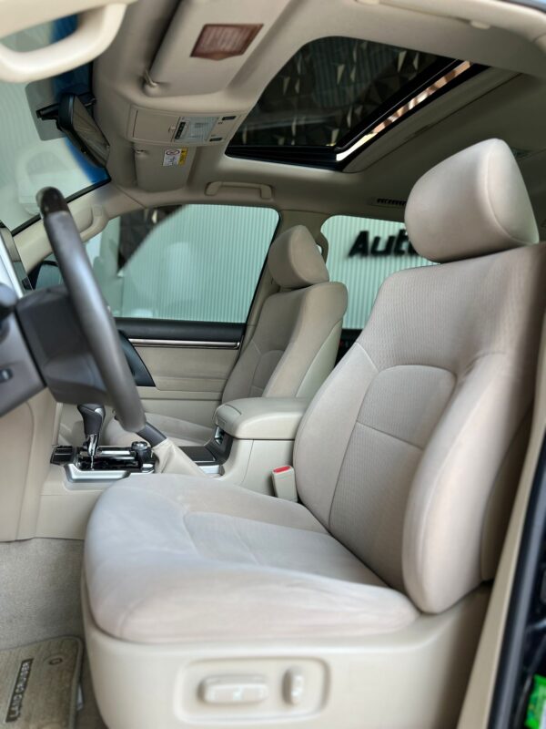 TOYOTA LAND CRUISER GXR V6 - Image 9