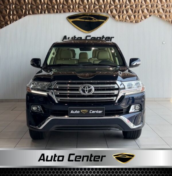 TOYOTA LAND CRUISER GXR V8