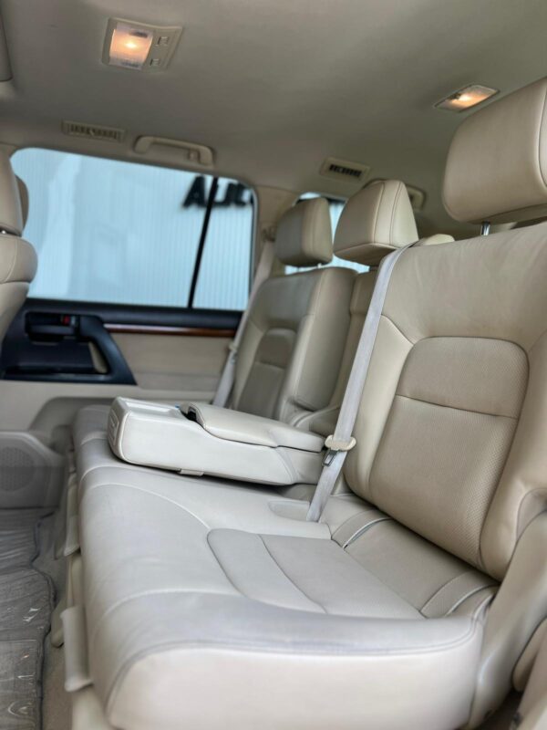 TOYOTA LAND CRUISER GXR V8 - Image 10