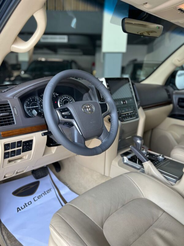 TOYOTA LAND CRUISER GXR V8 - Image 8