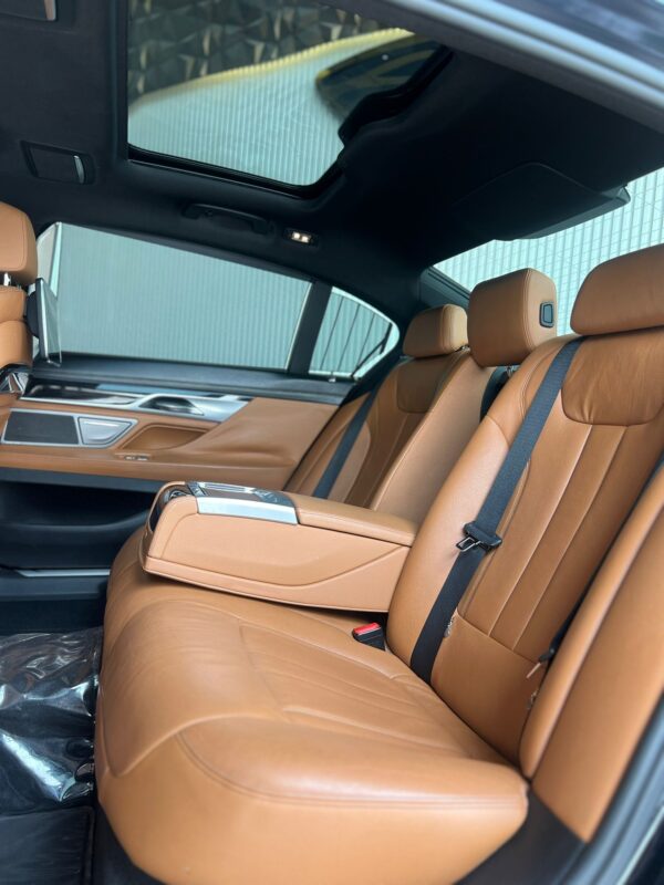 BMW 730Li - Image 10