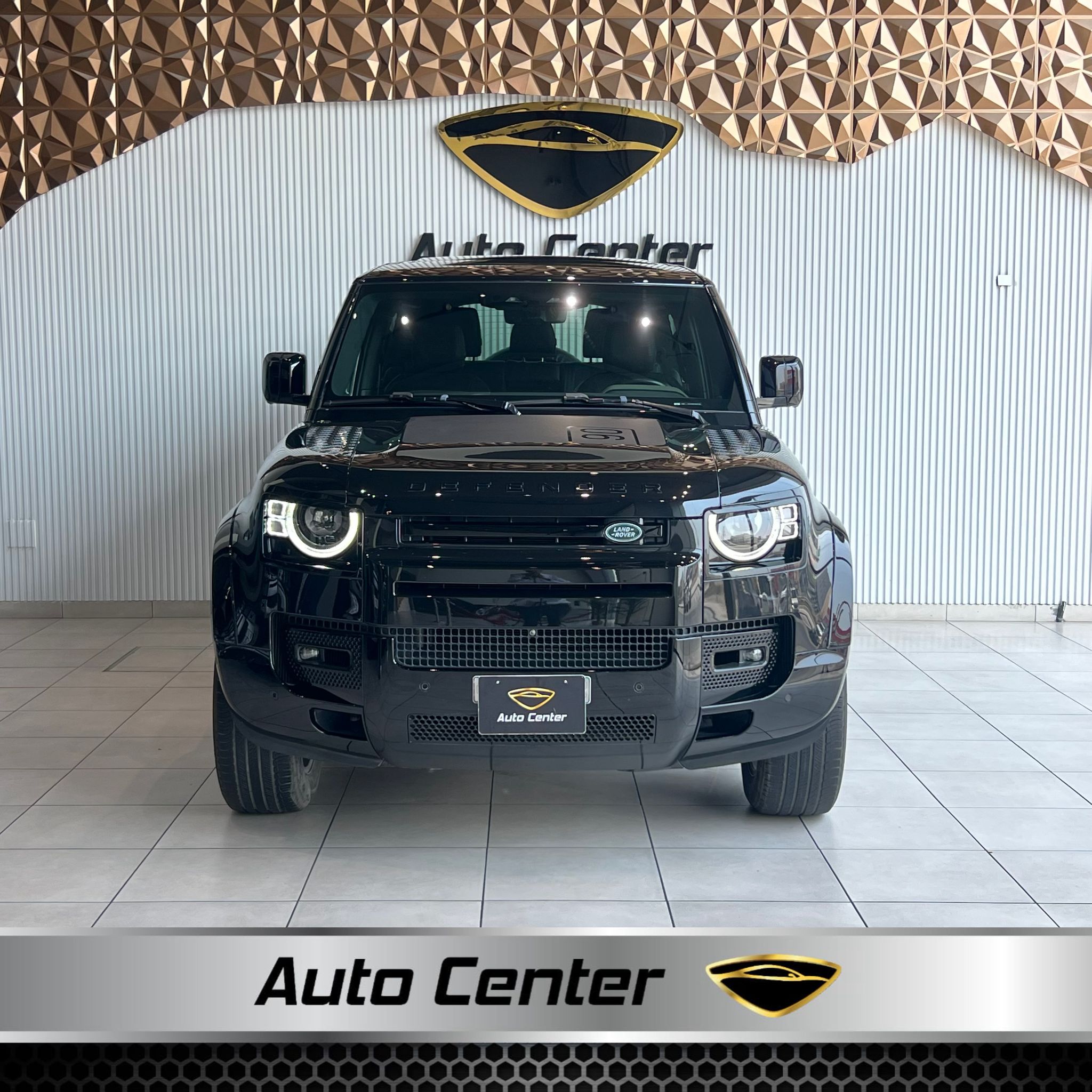 LAND ROVER DEFENDER X-DYNAMIC P300 SE