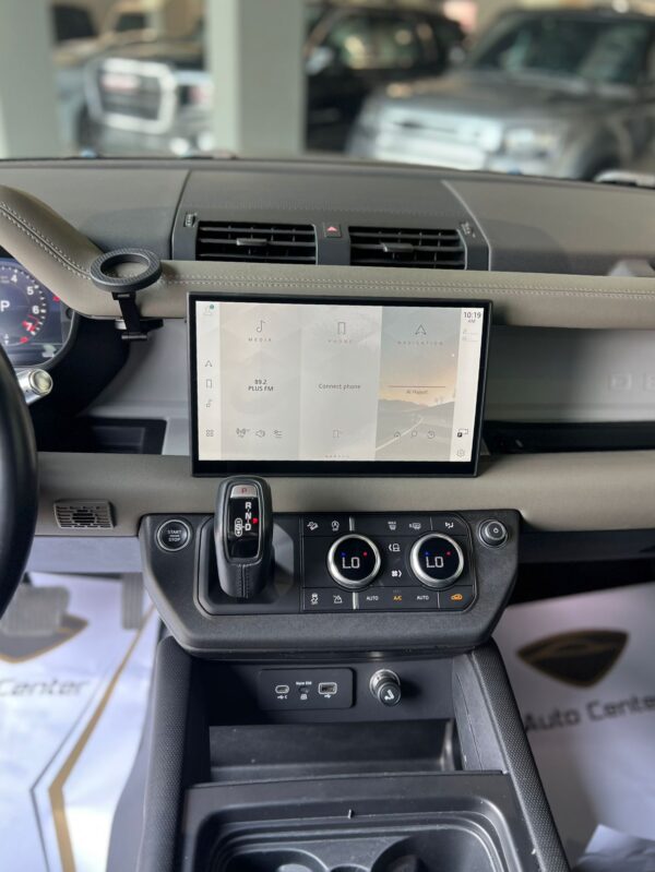 LAND ROVER DEFENDER X-DYNAMIC P300 SE - Image 10