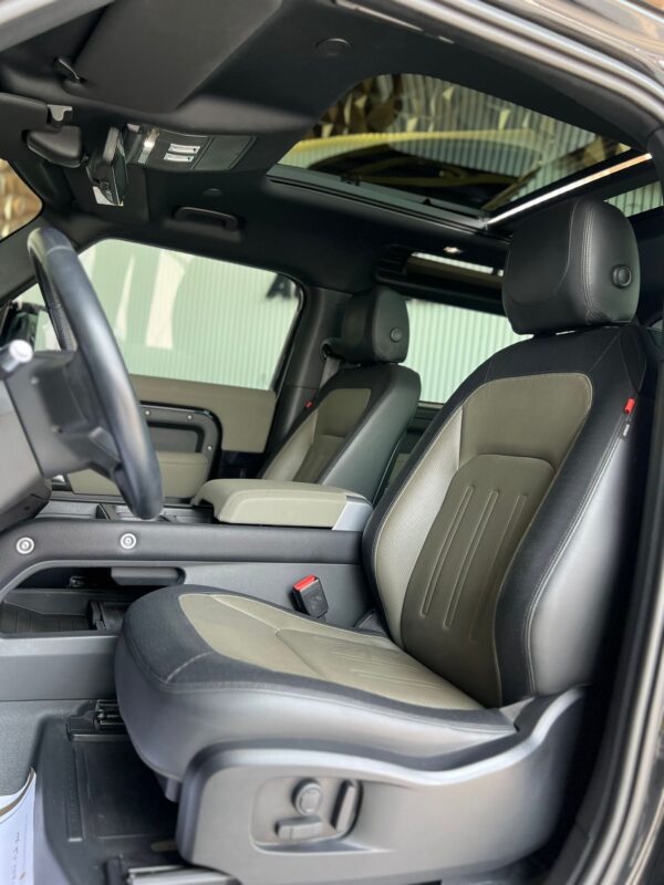 LAND ROVER DEFENDER X-DYNAMIC P300 SE - Image 9