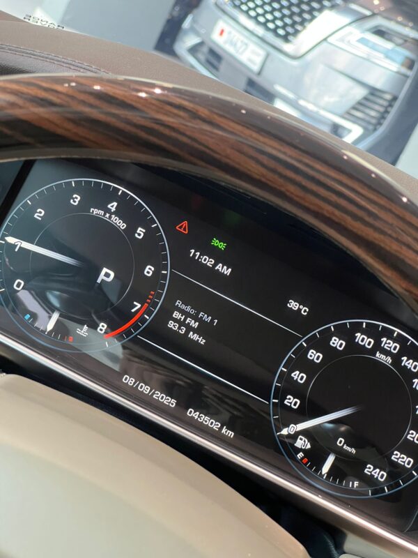 RANGE ROVER VOGUE HSE V8 - Image 11