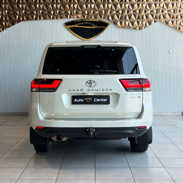 TOYOTA LAND CRUISER GXR V6 4.0 - Image 4