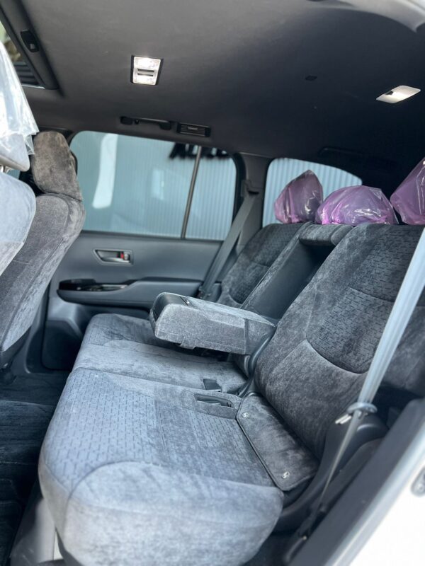 TOYOTA LAND CRUISER GXR V6 4.0 - Image 10