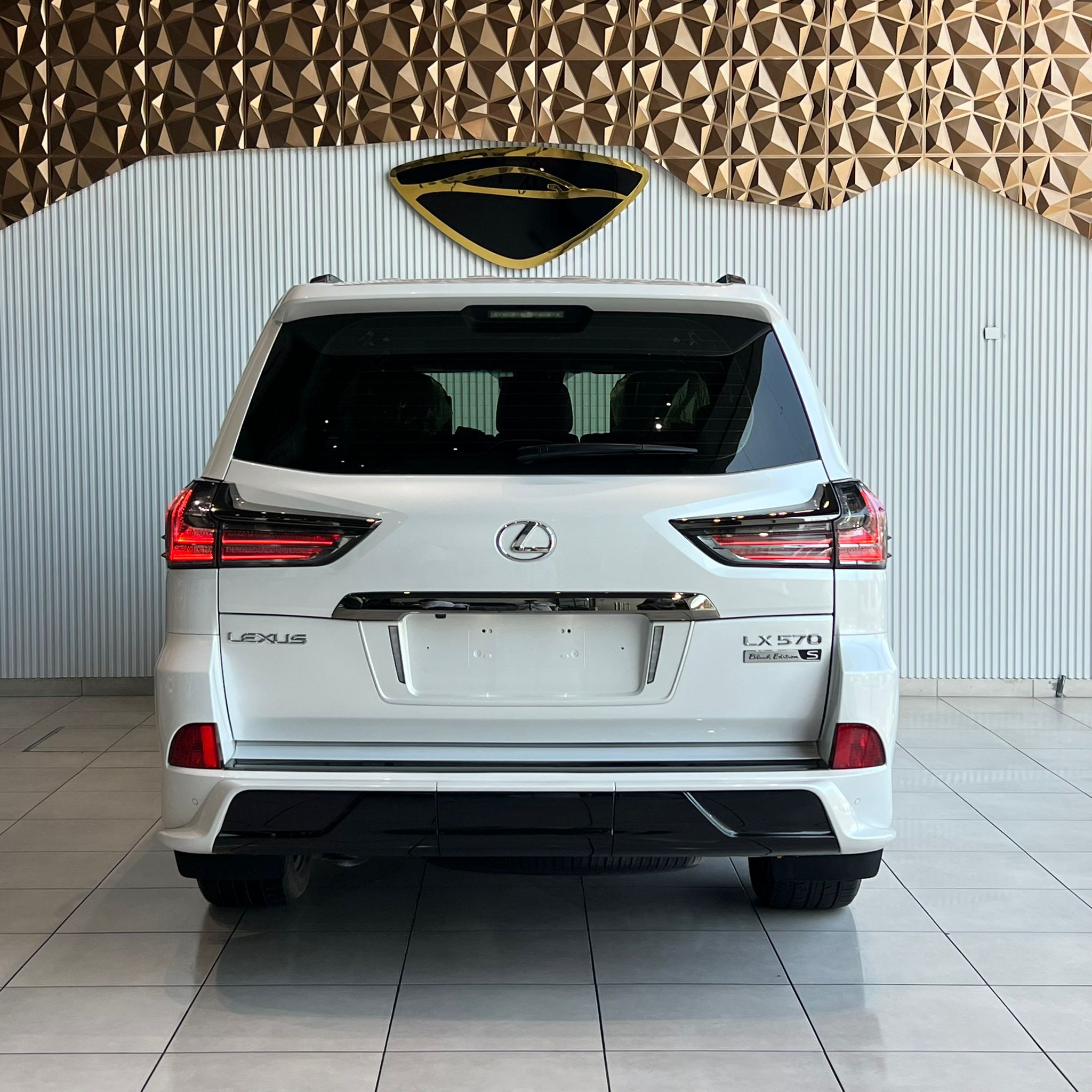 LEXUS LX570s BLACK EDITION - Image 5