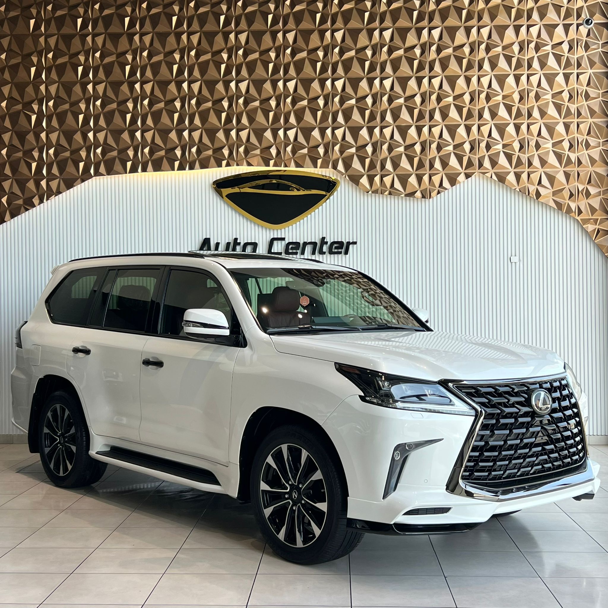 LEXUS LX570s BLACK EDITION - Image 4