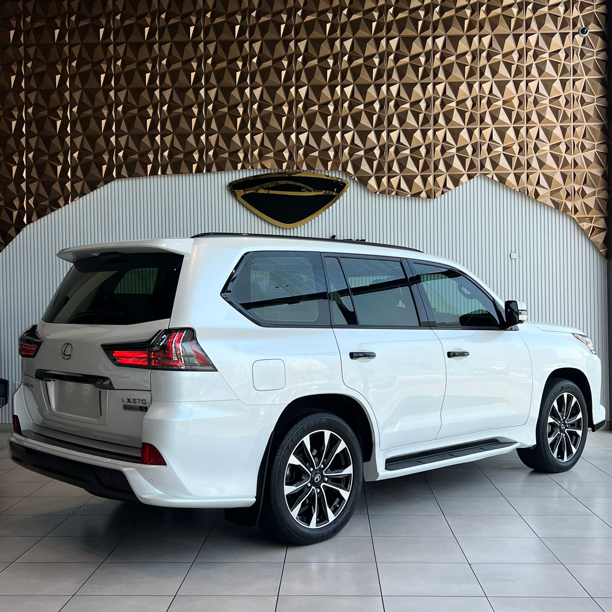 LEXUS LX570s BLACK EDITION - Image 6