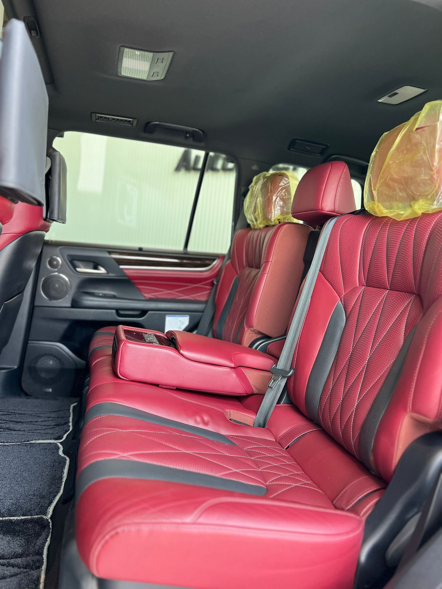 LEXUS LX570s BLACK EDITION - Image 11