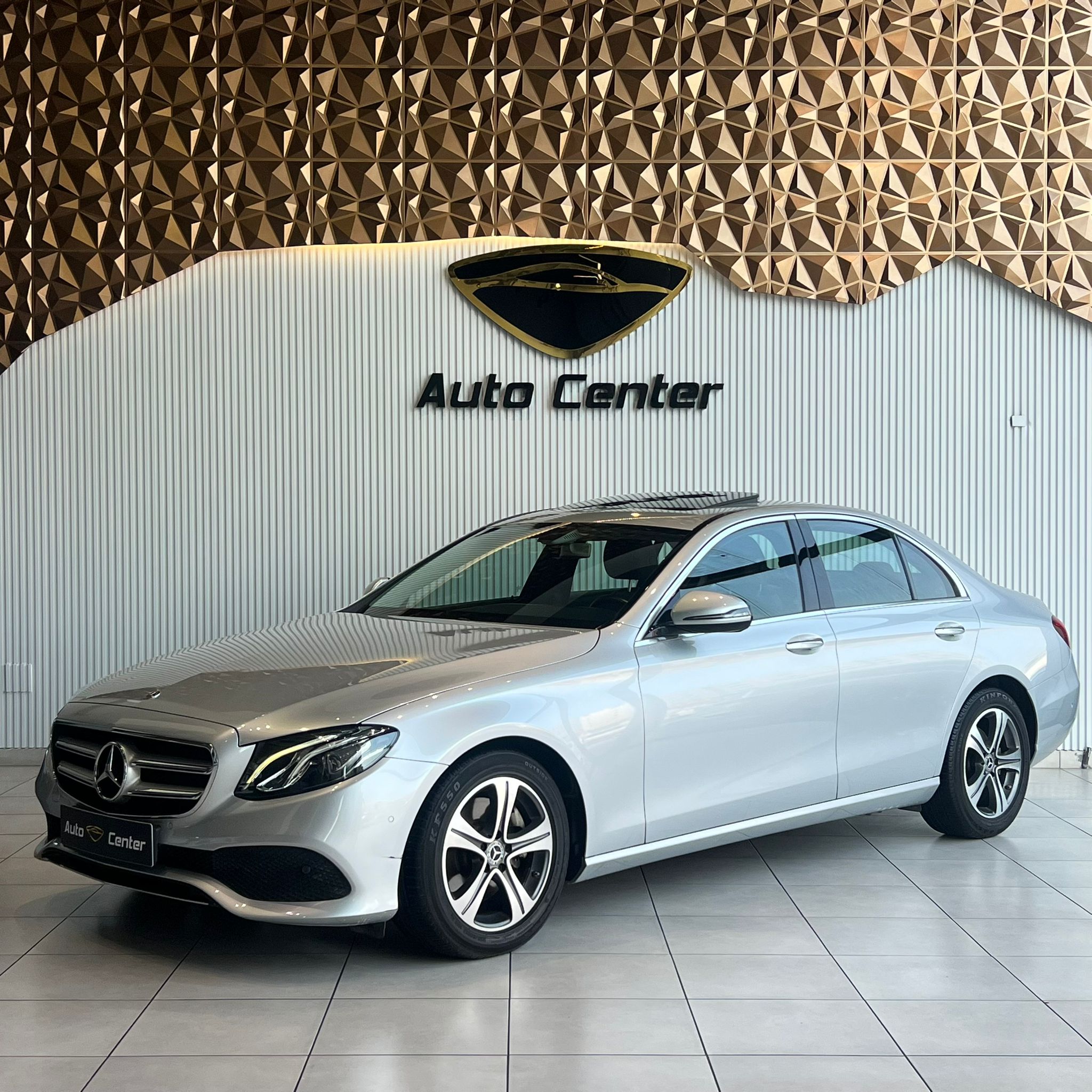 MERCEDES BENZ E200 2020 - Image 2