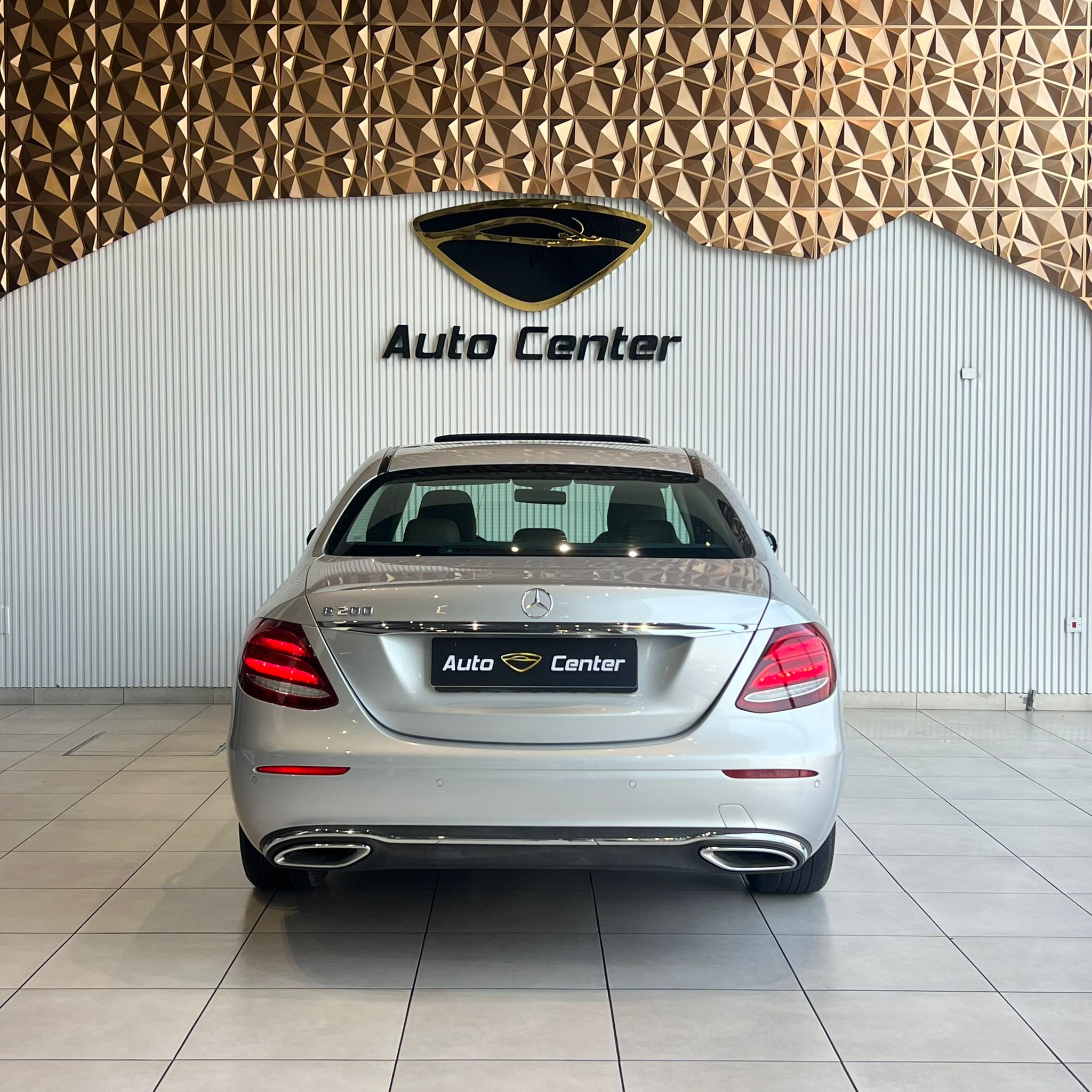 MERCEDES BENZ E200 2020 - Image 4