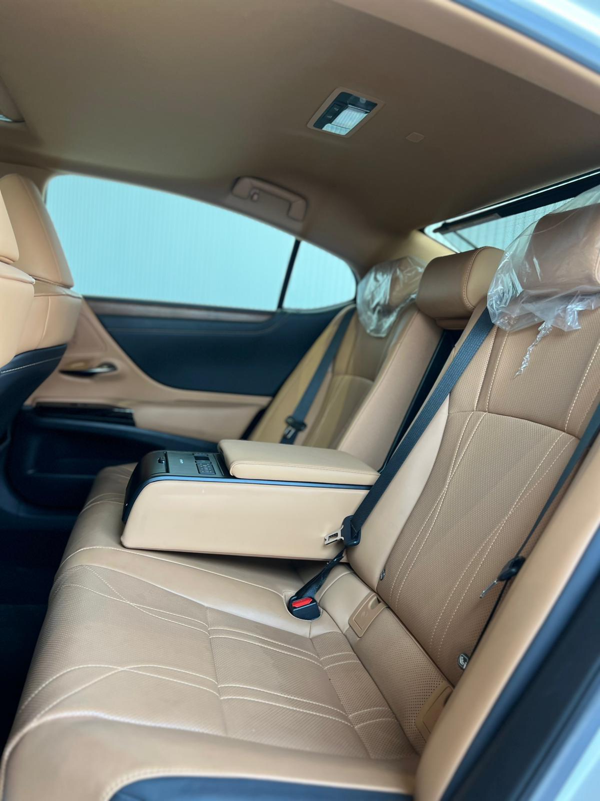 LEXUS ES-350 2023 - Image 10