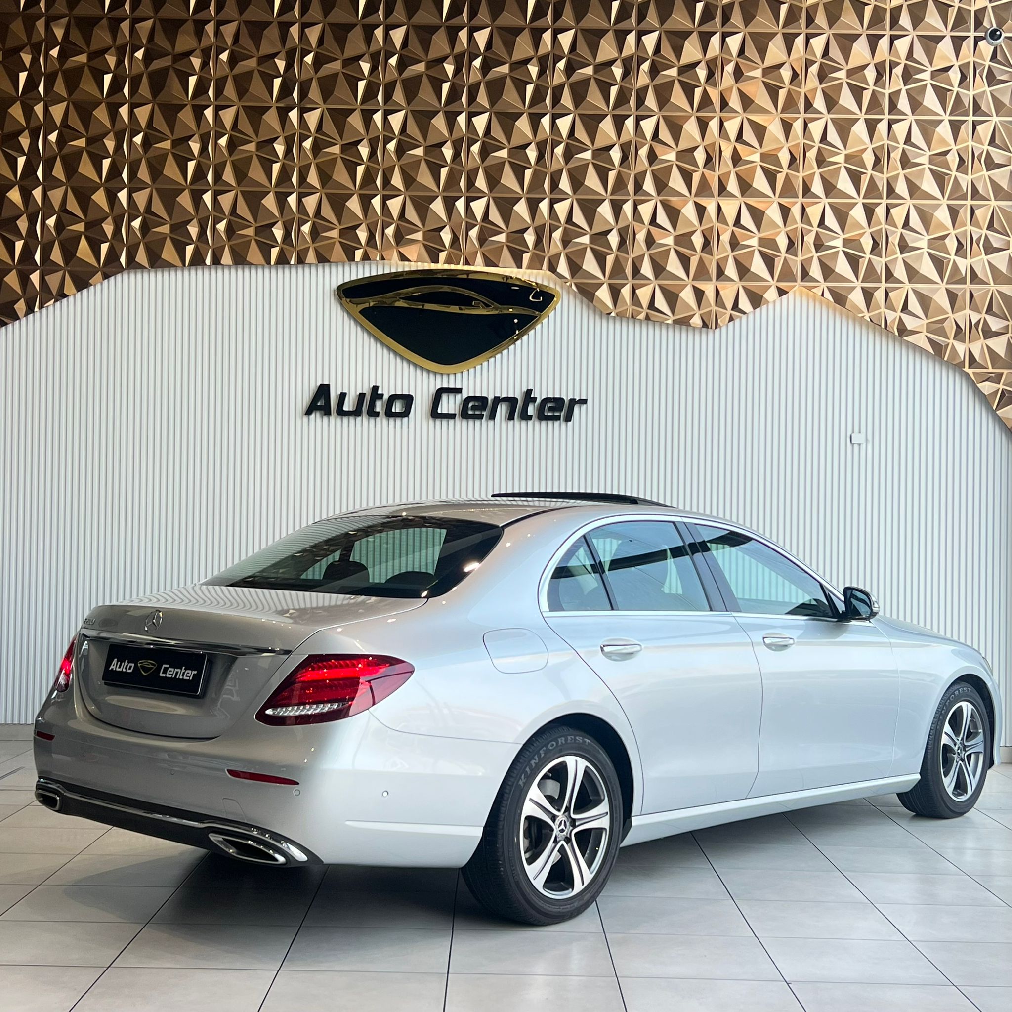 MERCEDES BENZ E200 2020 - Image 5