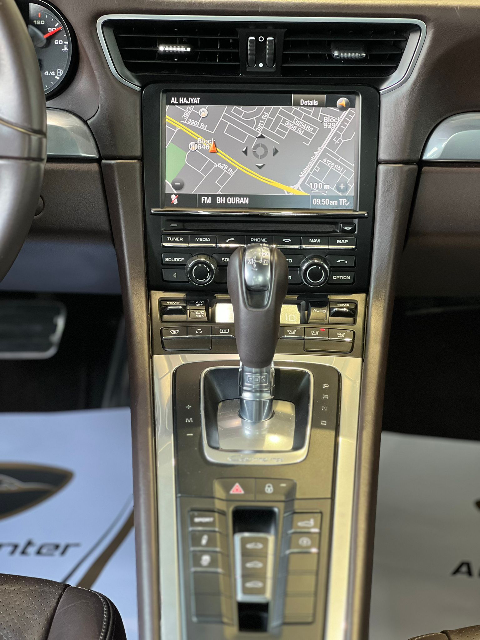 PORSCHE 911 CARRERA S 2012 - Image 11