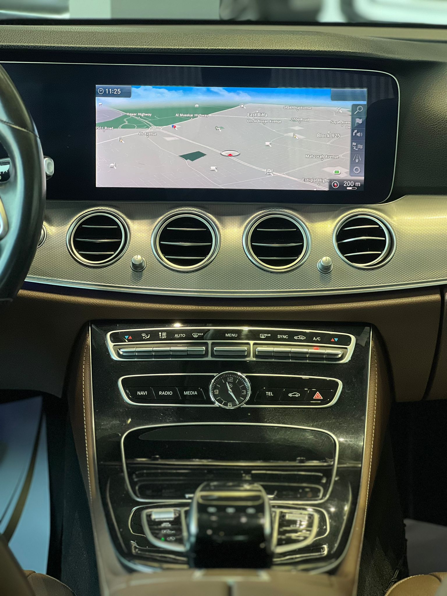 MERCEDES BENZ E200 2020 - Image 11