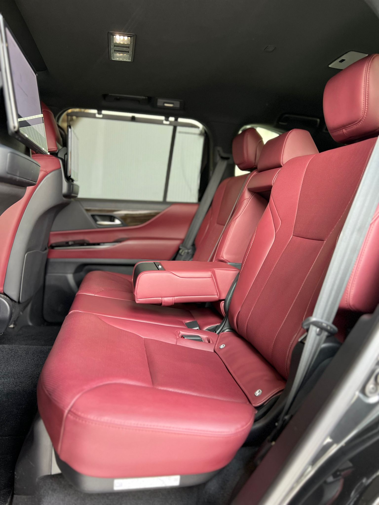 LEXUS LX600 URBAN 2022 - Image 10