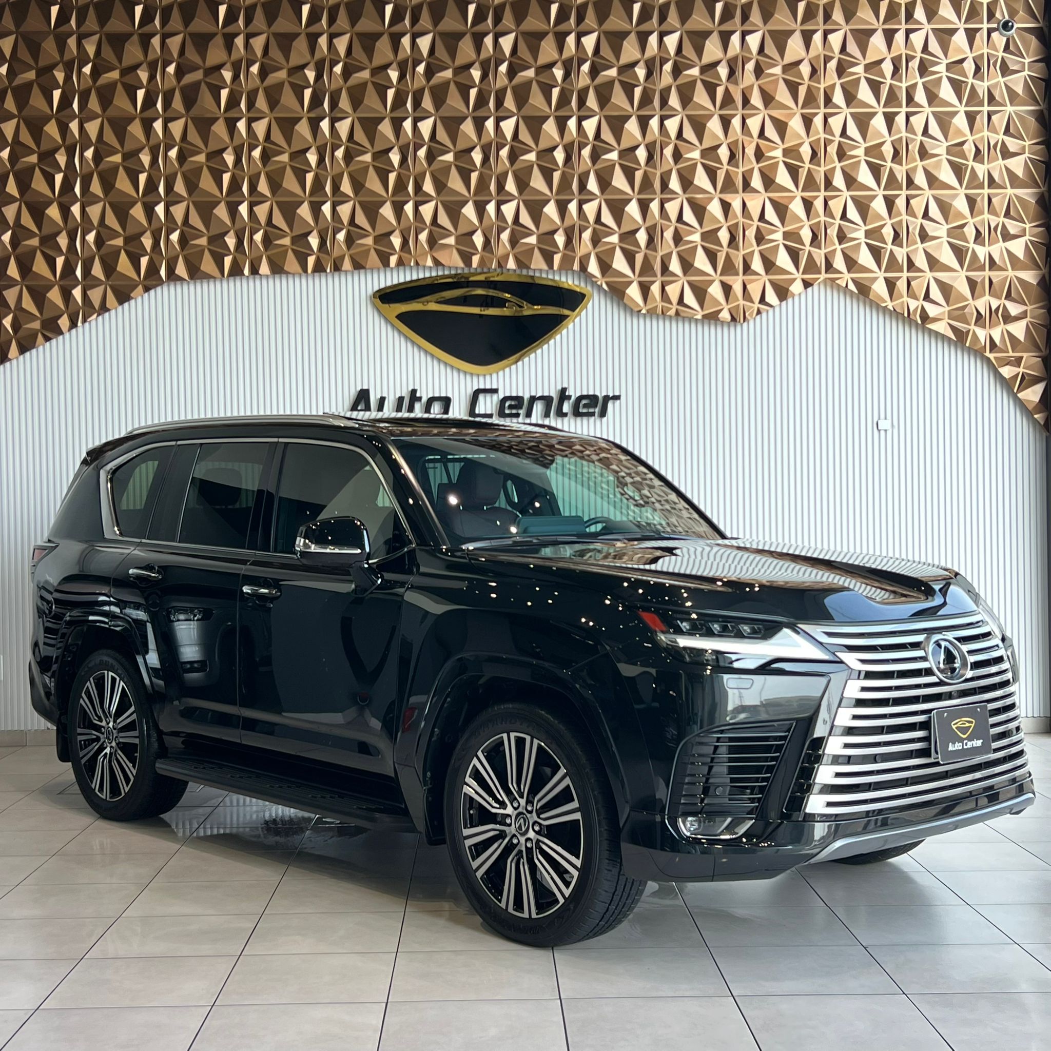 LEXUS LX600 URBAN 2022 - Image 2