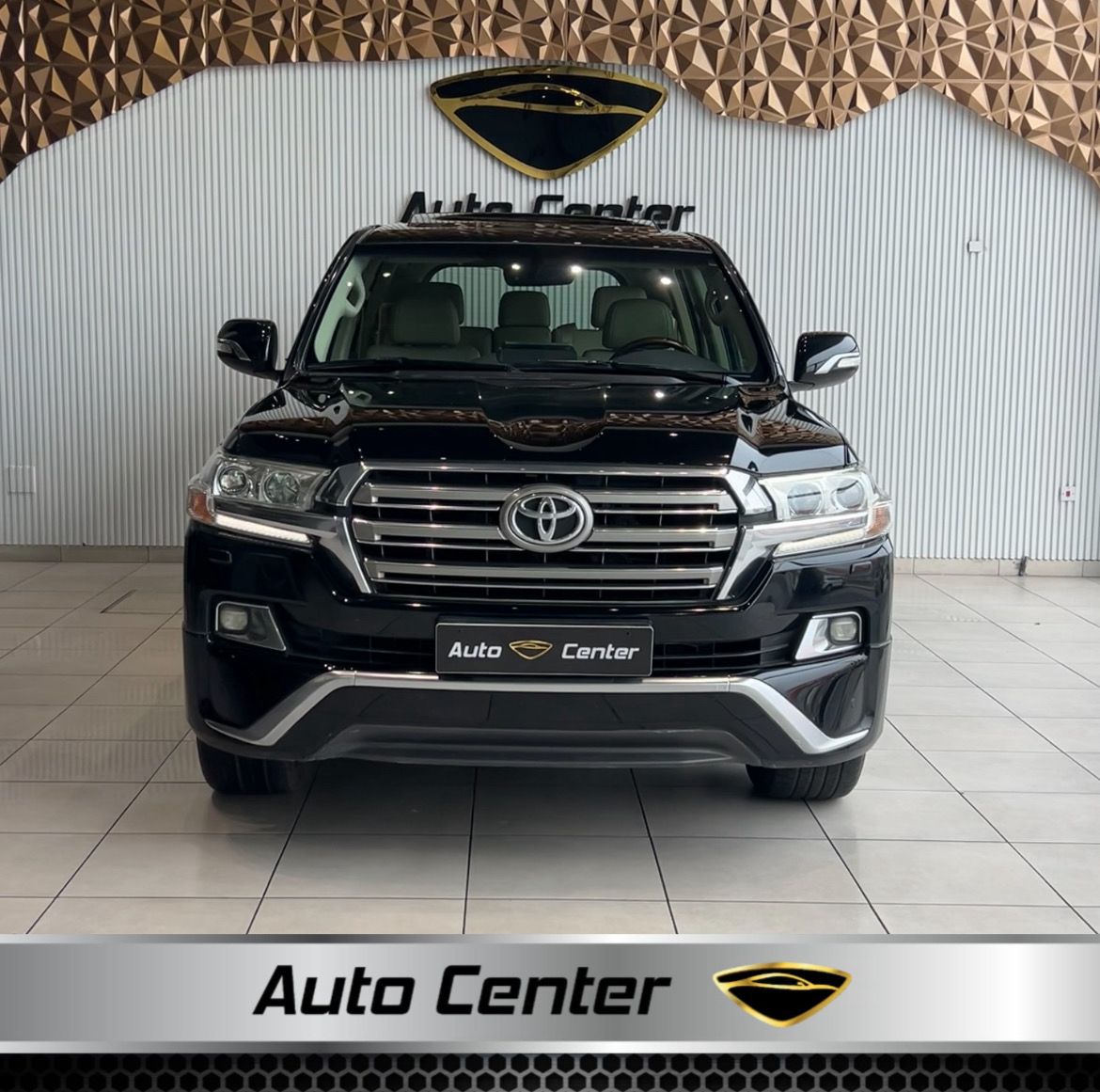 Toyota Land Cruiser GXR V8