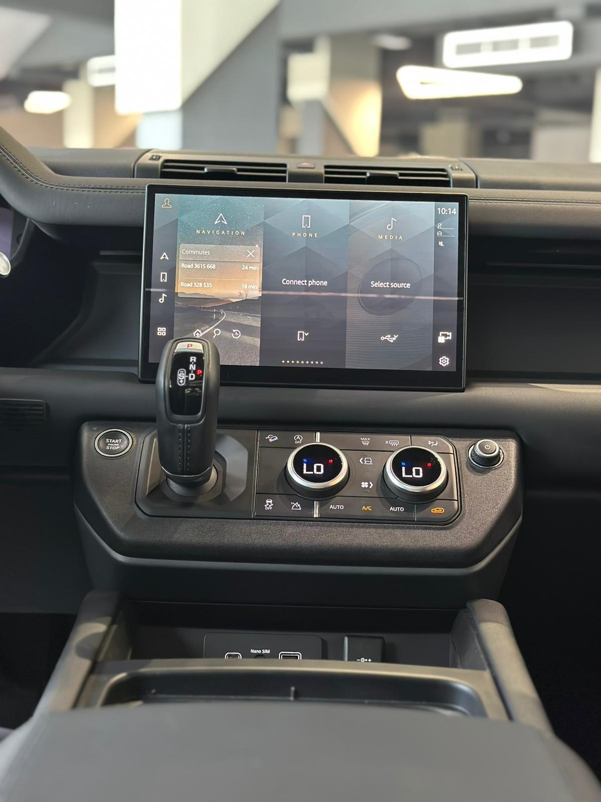 LAND ROVER DEFENDER SE P300 X- DYNAMIC 2024 - Image 11