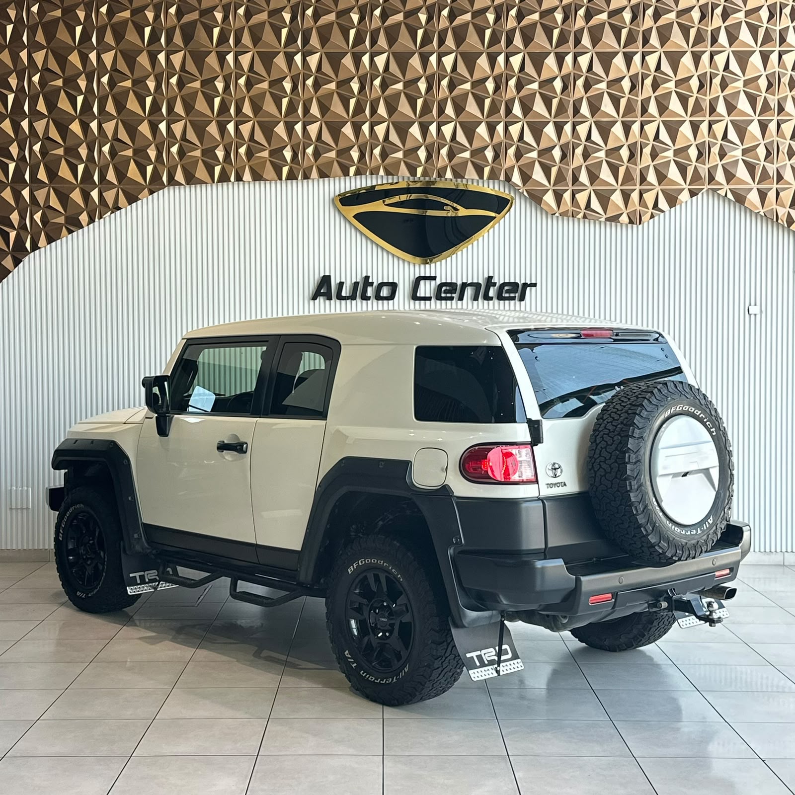TOYOTA FJ CRUISER TRD 4X4 2015 *SOLD* - Image 5